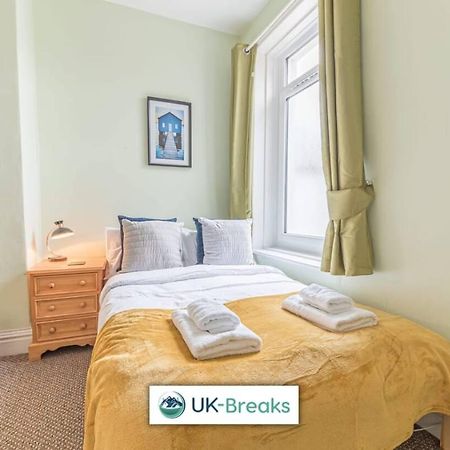 Large, Centrally Located, 5 Bedroom House Workington Exterior foto