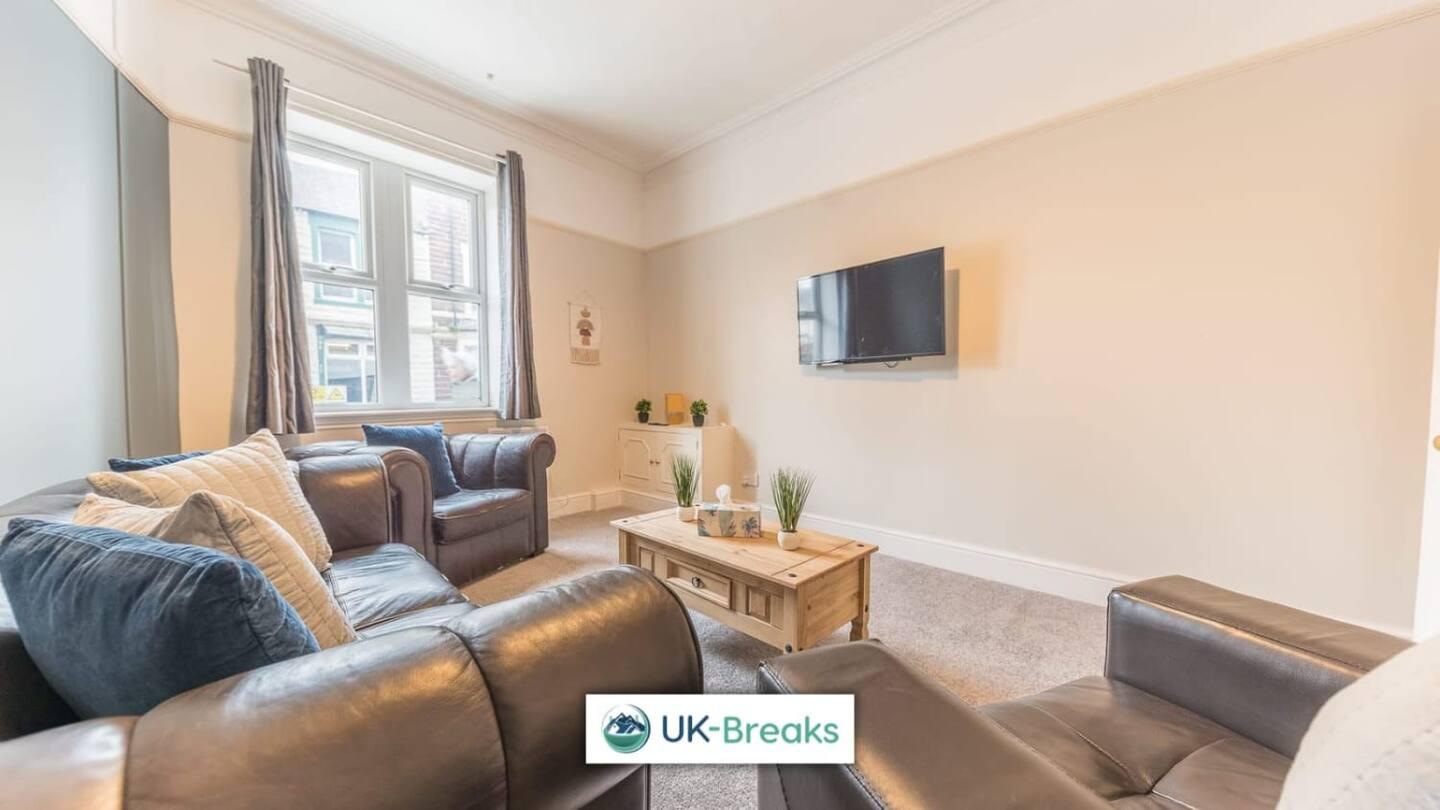 Large, Centrally Located, 5 Bedroom House Workington Exterior foto