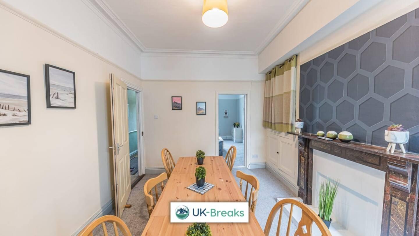 Large, Centrally Located, 5 Bedroom House Workington Exterior foto